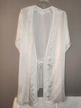 Flora Nikrooz, Anthropologie Ivory Lace-Trim Robe Size Large